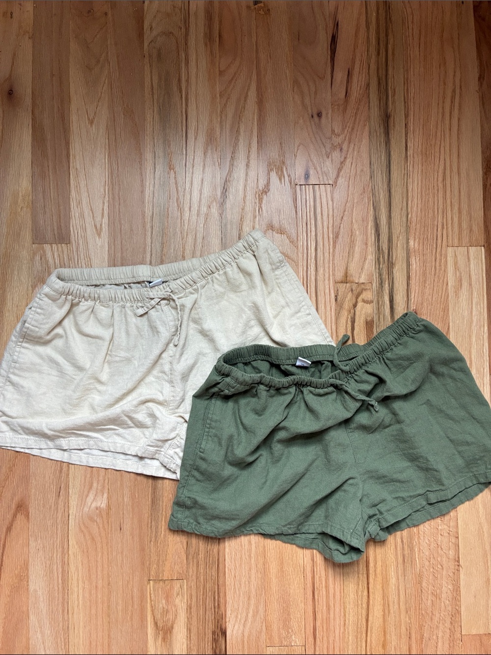 Old Navy Linen-Blend Drawstring Shorts in Olive and Cream
